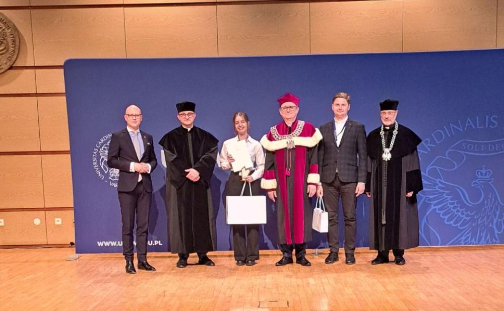 E. Mniszak - laureatką 3. miejsca, otrzymała indeks na studia na wydziale prawa kanonicznego UKSW